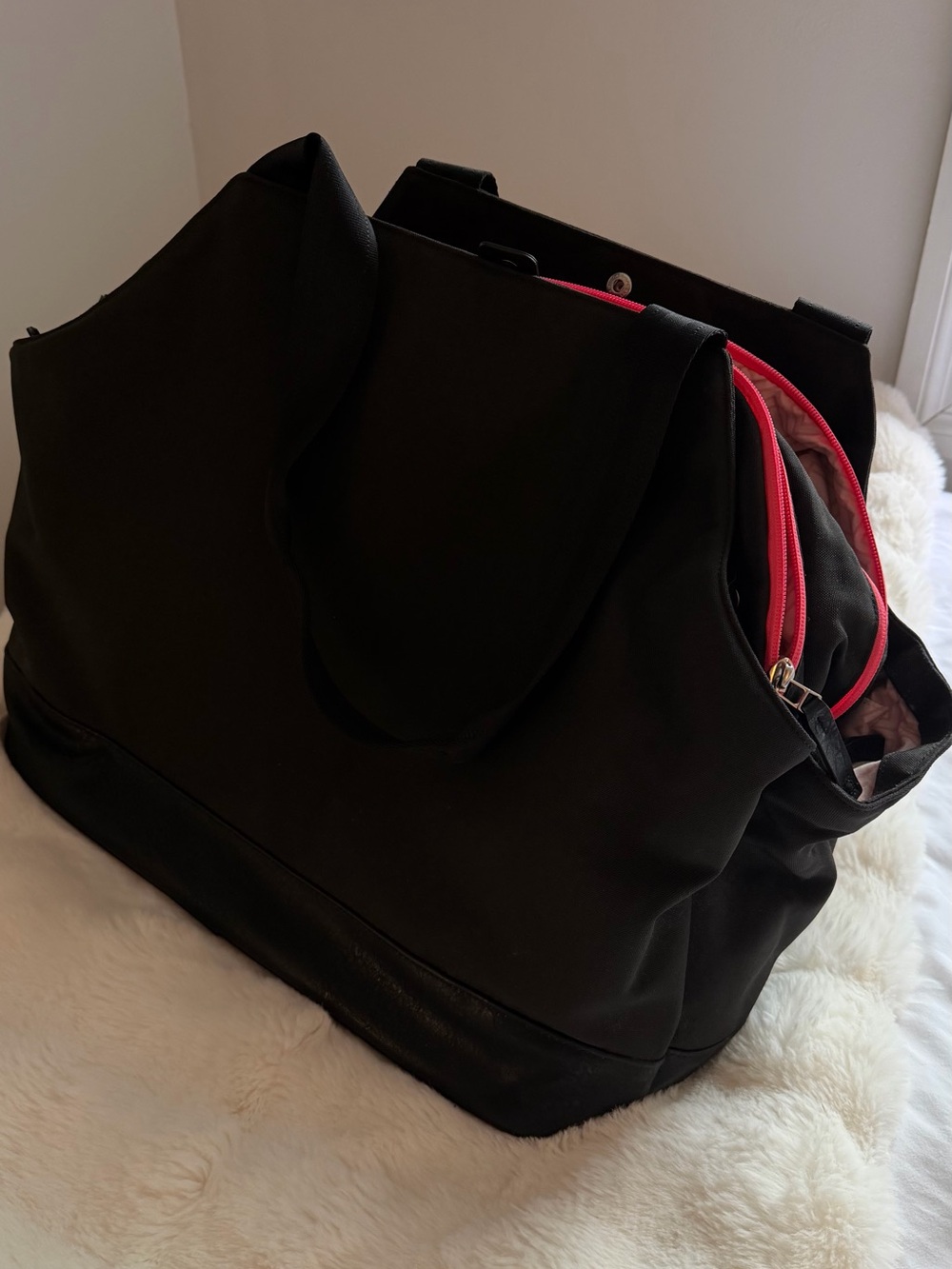 London Tennis Duffel / Tote